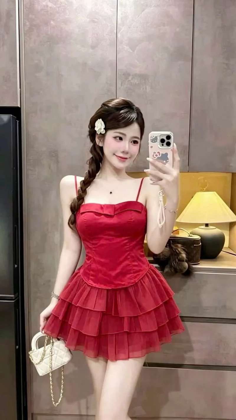 Gái Xinh Trung Quốc Mặc Váy Ngắn Trong Khung Cảnh Ngoài Trời Gái Xinh Trung Quốc Mặc Váy Ngắn Trong Khung Cảnh Ngoài Trời