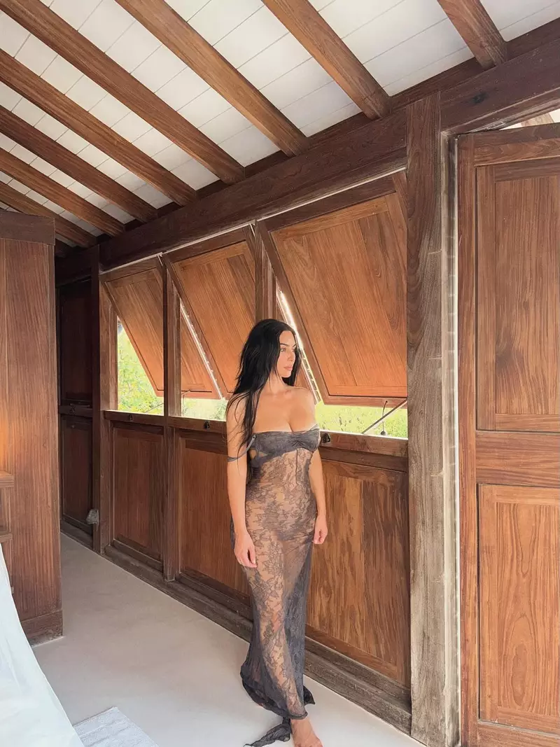 Kim Kardashian Trong Ánh Hoàng Hôn