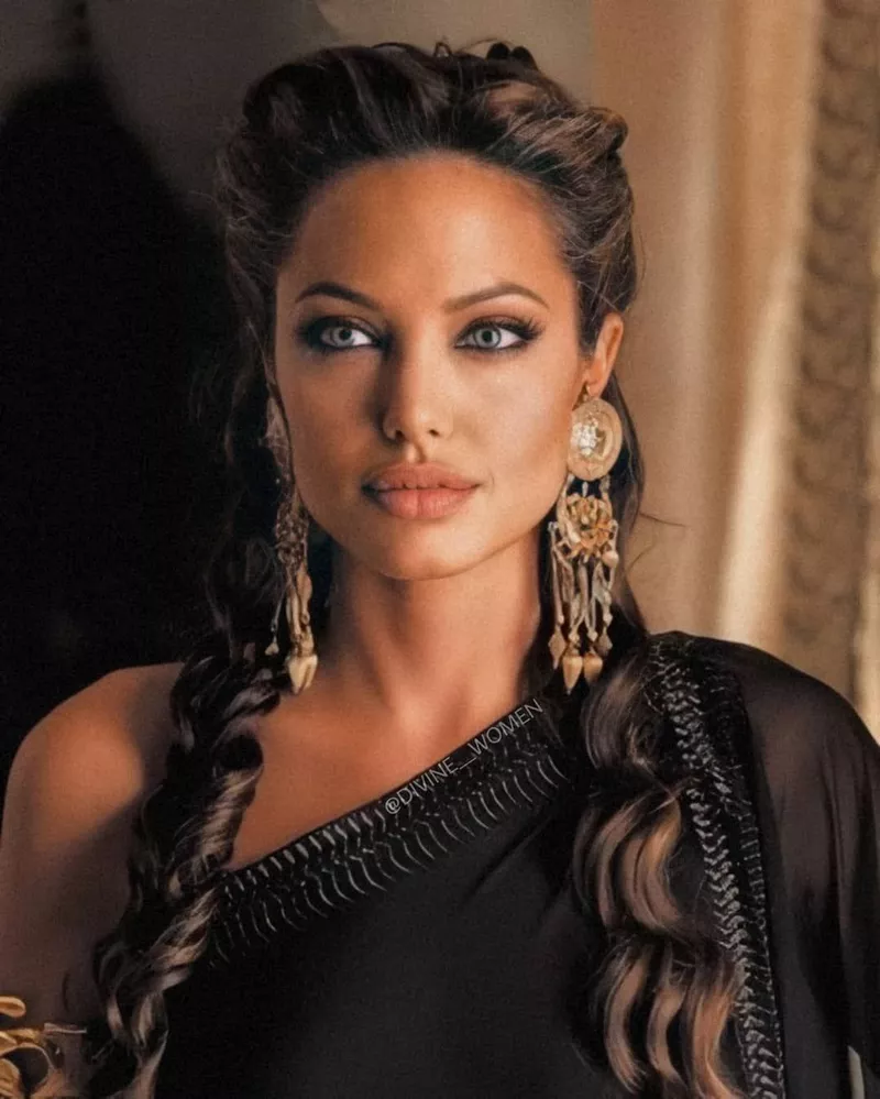 Ảnh Angelina Jolie Trong Bộ Trang Phục Cao Cấp Ảnh Angelina Jolie Trong Bộ Trang Phục Cao Cấp