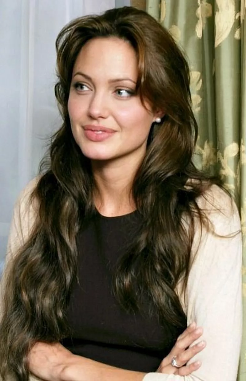 Ảnh Angelina Jolie Trong Một Khoảnh Khắc Thời Trang Ấn Tượng Ảnh Angelina Jolie Trong Một Khoảnh Khắc Thời Trang Ấn Tượng