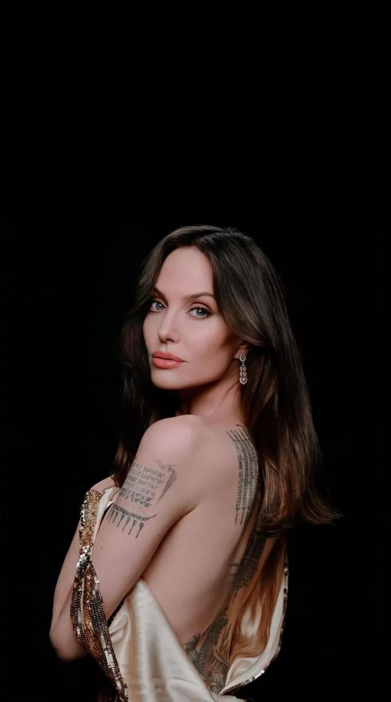 Ảnh Angelina Jolie Trong Những Bộ Trang Phục Ấn Tượng Ảnh Angelina Jolie Trong Những Bộ Trang Phục Ấn Tượng