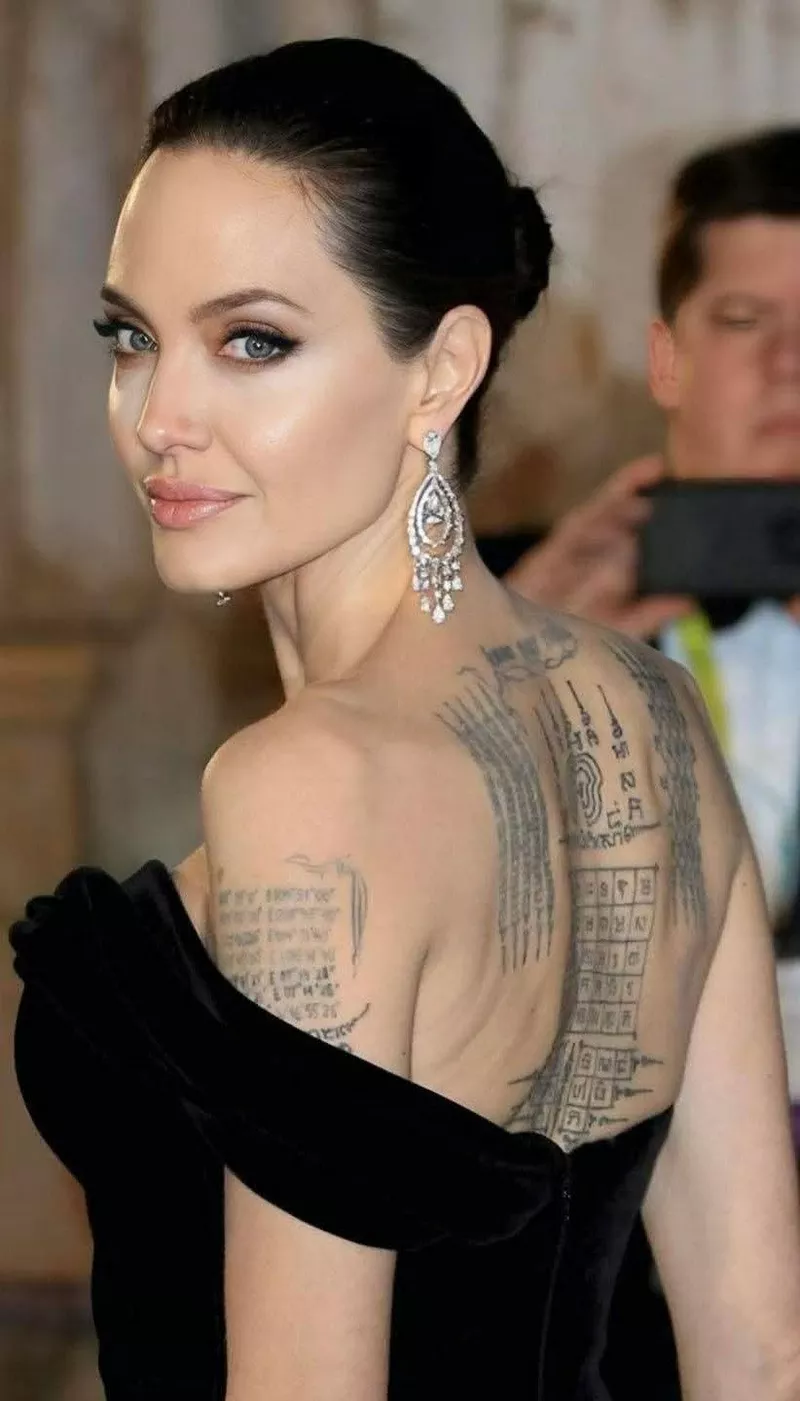 Ảnh Angelina Jolie Với Vẻ Đẹp Cổ Điển Và Quyến Rũ Ảnh Angelina Jolie Với Vẻ Đẹp Cổ Điển Và Quyến Rũ