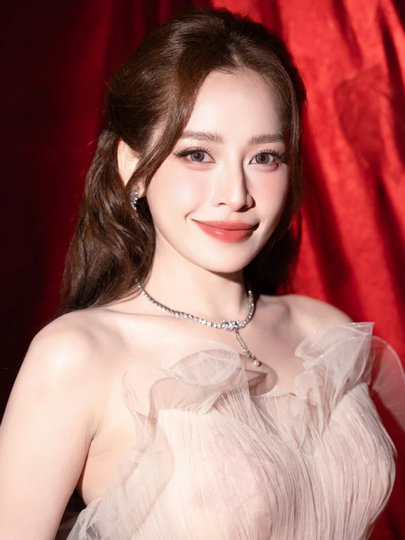 Ảnh Chi Pu Mới Nhất Với Những Tạo Hình Đẹp Mắt Và Ấn Tượng Ảnh Chi Pu Mới Nhất Với Những Tạo Hình Đẹp Mắt Và Ấn Tượng