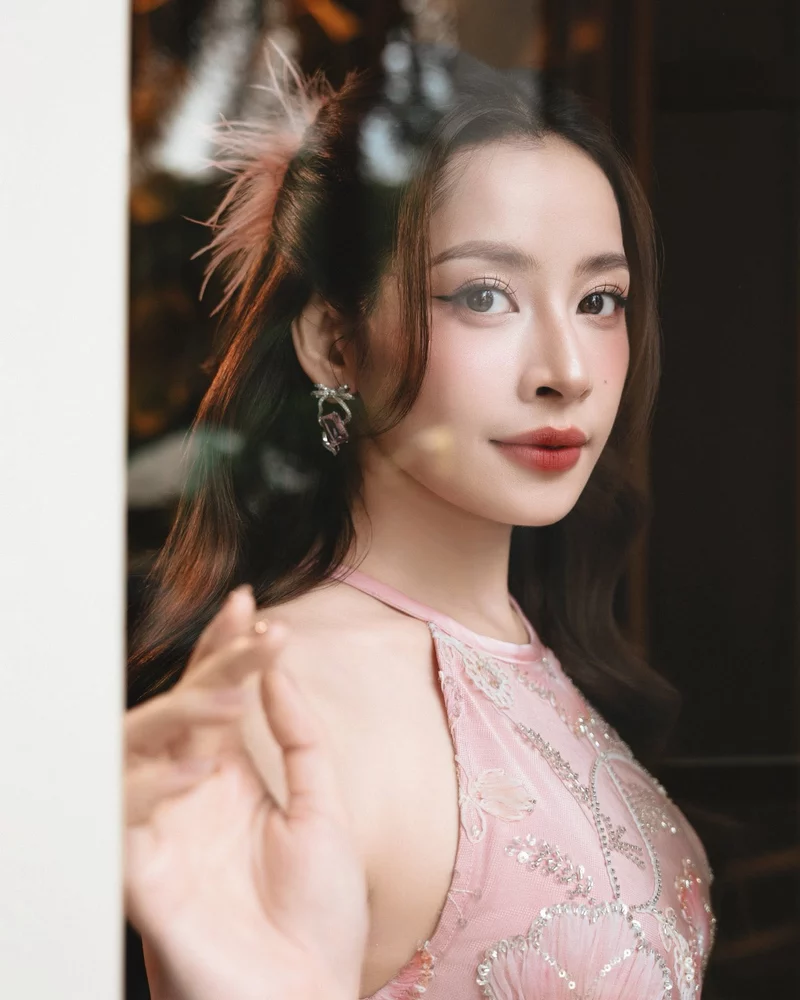 Ảnh Chi Pu Nổi Bật Với Phong Cách Thời Trang Trẻ Trung Ảnh Chi Pu Nổi Bật Với Phong Cách Thời Trang Trẻ Trung