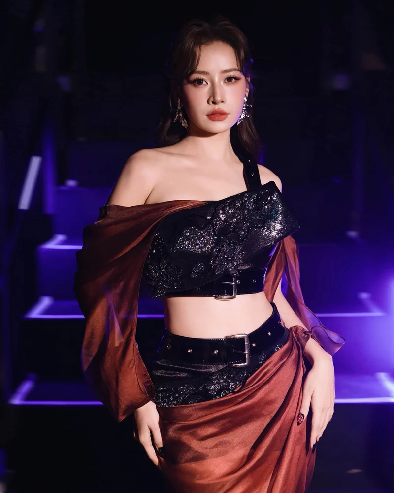 Ảnh Chi Pu Quyến Rũ Với Tạo Hình Thời Trang Đầy Ấn Tượng Ảnh Chi Pu Quyến Rũ Với Tạo Hình Thời Trang Đầy Ấn Tượng