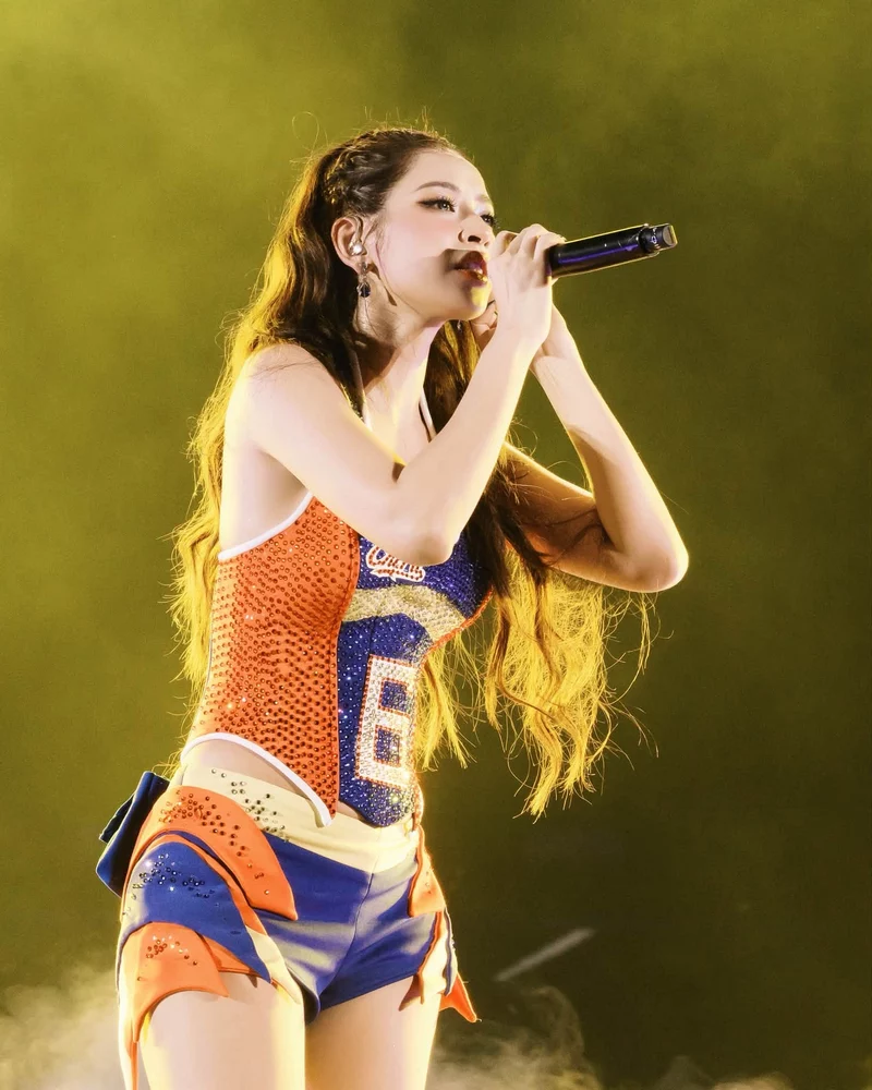 Ảnh Chi Pu Sang Trọng Với Những Bộ Trang Phục Đầy Nổi Bật Ảnh Chi Pu Sang Trọng Với Những Bộ Trang Phục Đầy Nổi Bật
