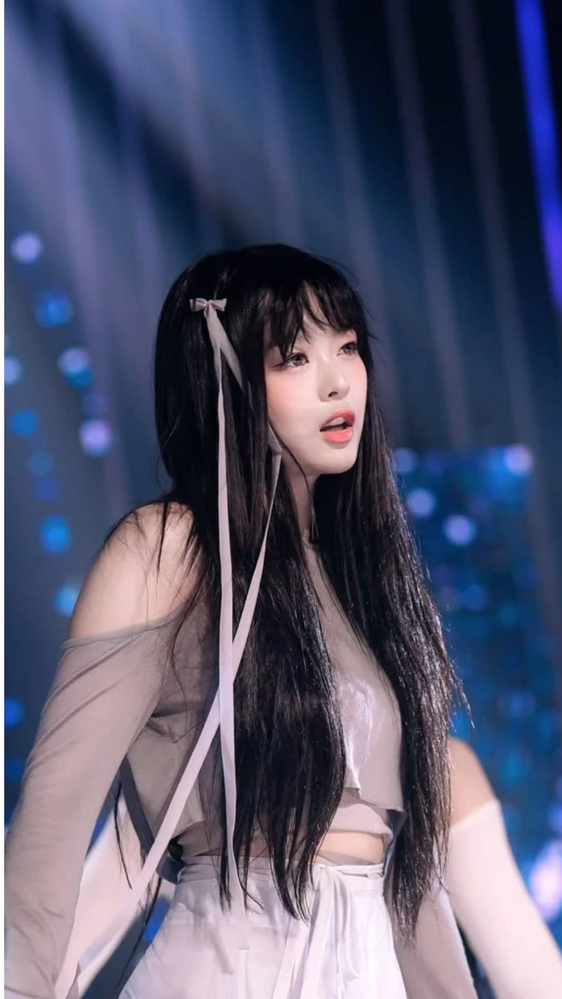 Ảnh Hanni Với Nụ Cười Tỏa Sáng Và Biểu Cảm Dễ Thương Ảnh Hanni Với Nụ Cười Tỏa Sáng Và Biểu Cảm Dễ Thương