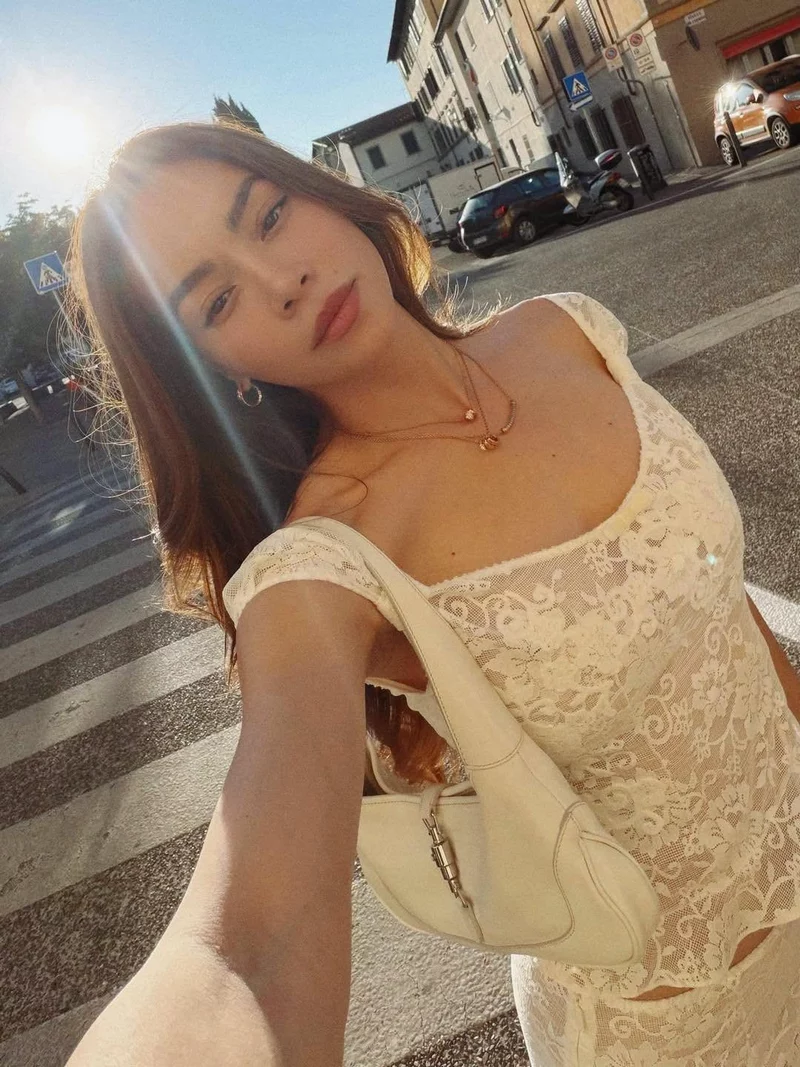 Ảnh Hồ Ngọc Hà Đẹp Mê Hoặc Trong Những Tạo Hình Nữ Tính Ảnh Hồ Ngọc Hà Đẹp Mê Hoặc Trong Những Tạo Hình Nữ Tính