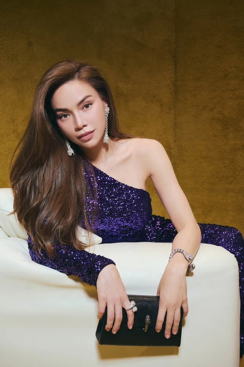 Ảnh Hồ Ngọc Hà Quyến Rũ Với Ánh Nhìn Đầy Sức Hút Và Tự Tin Ảnh Hồ Ngọc Hà Quyến Rũ Với Ánh Nhìn Đầy Sức Hút Và Tự Tin