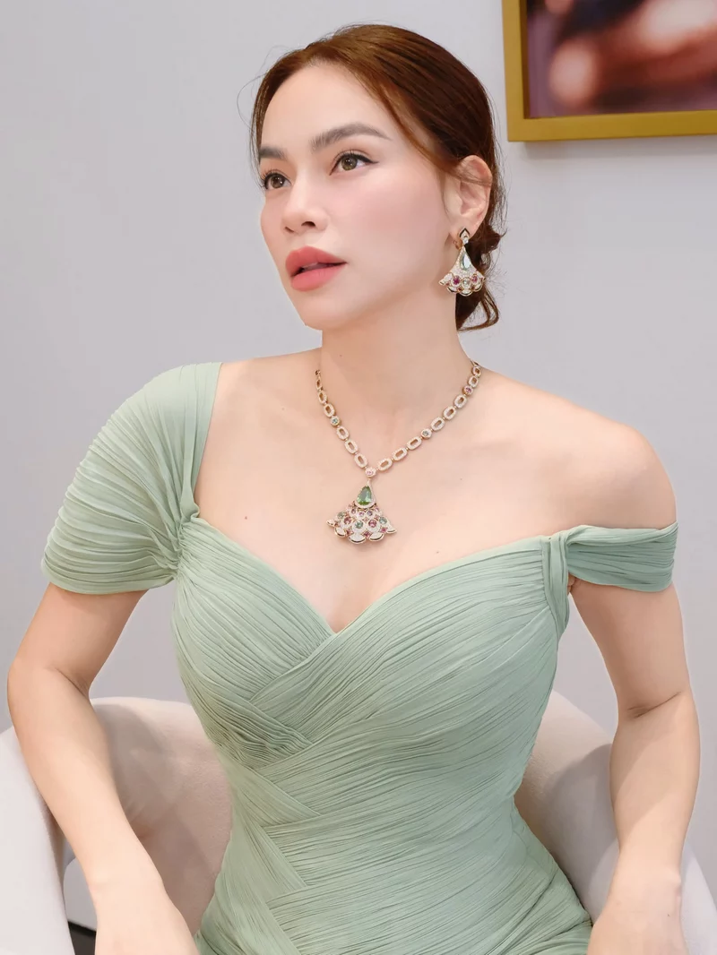 Ảnh Hồ Ngọc Hà Thời Trang Đẹp Mắt Trong Những Khung Hình Nổi Bật Ảnh Hồ Ngọc Hà Thời Trang Đẹp Mắt Trong Những Khung Hình Nổi Bật
