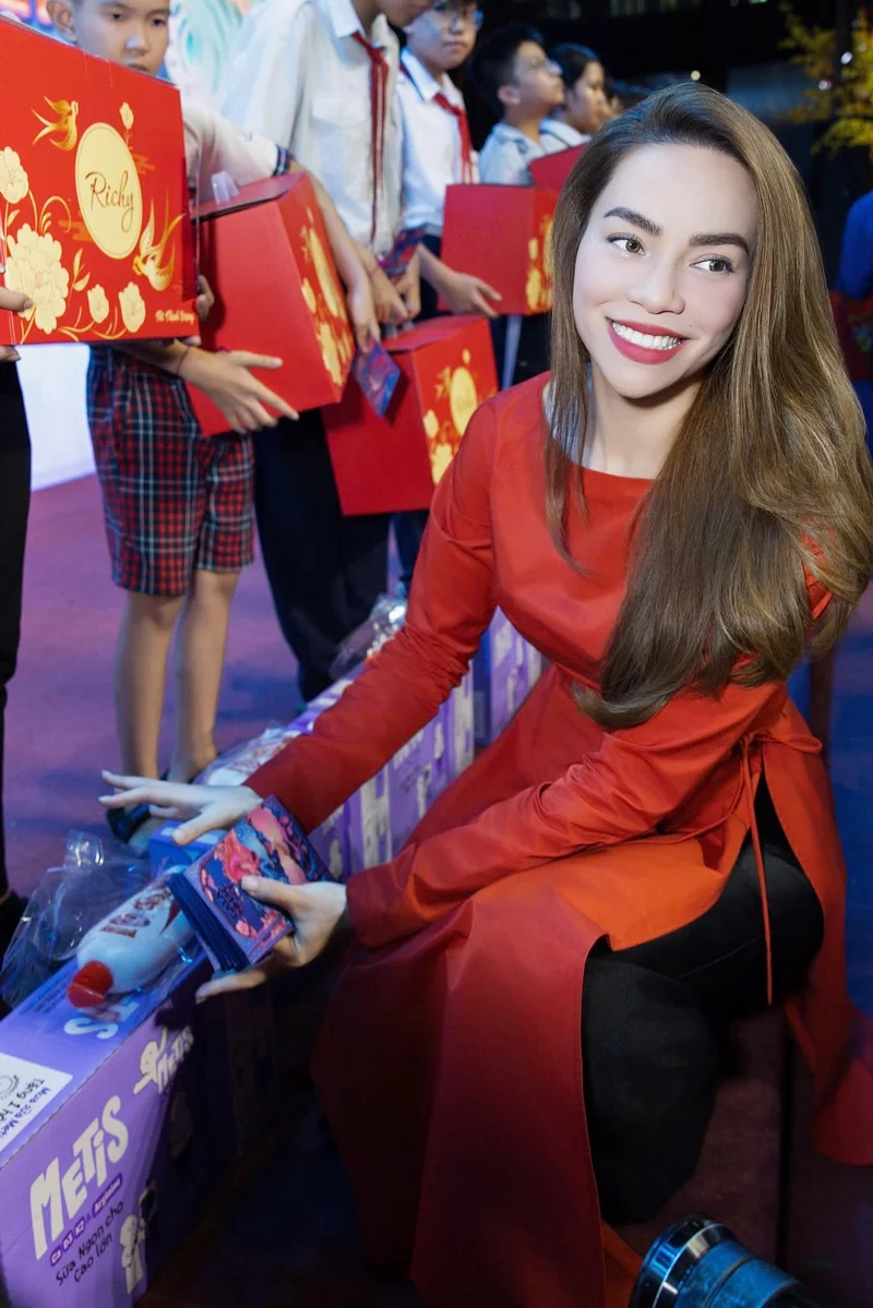 Ảnh Hồ Ngọc Hà Xinh Đẹp Với Thần Thái Sang Trọng Và Cuốn Hút Ảnh Hồ Ngọc Hà Xinh Đẹp Với Thần Thái Sang Trọng Và Cuốn Hút
