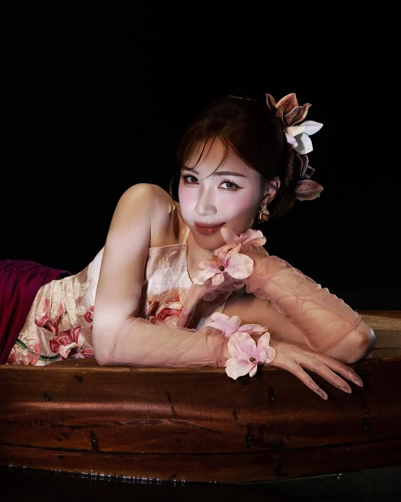 Ảnh Hòa Minzy khoe nụ cười tươi tắn đầy sức sống