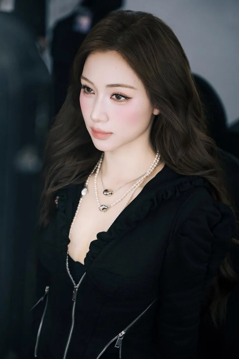 Ảnh Hòa Minzy rạng rỡ trong khoảnh khắc đời thường tự nhiên