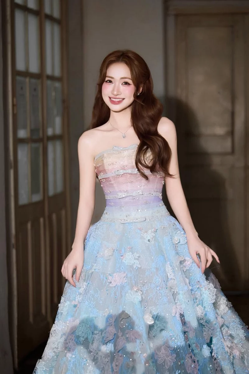 Ảnh Hòa Minzy thanh lịch trong tạo hình nữ tính đầy cuốn hút