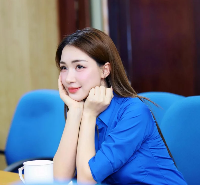 Ảnh Hòa Minzy tỏa sáng trên sân khấu với thần thái đầy năng lượng