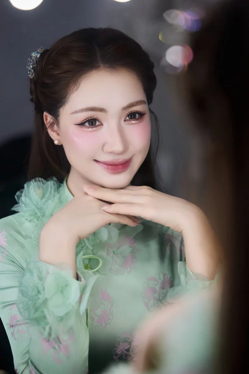 Ảnh Hòa Minzy xinh đẹp trong khoảnh khắc biểu diễn trên sân khấu
