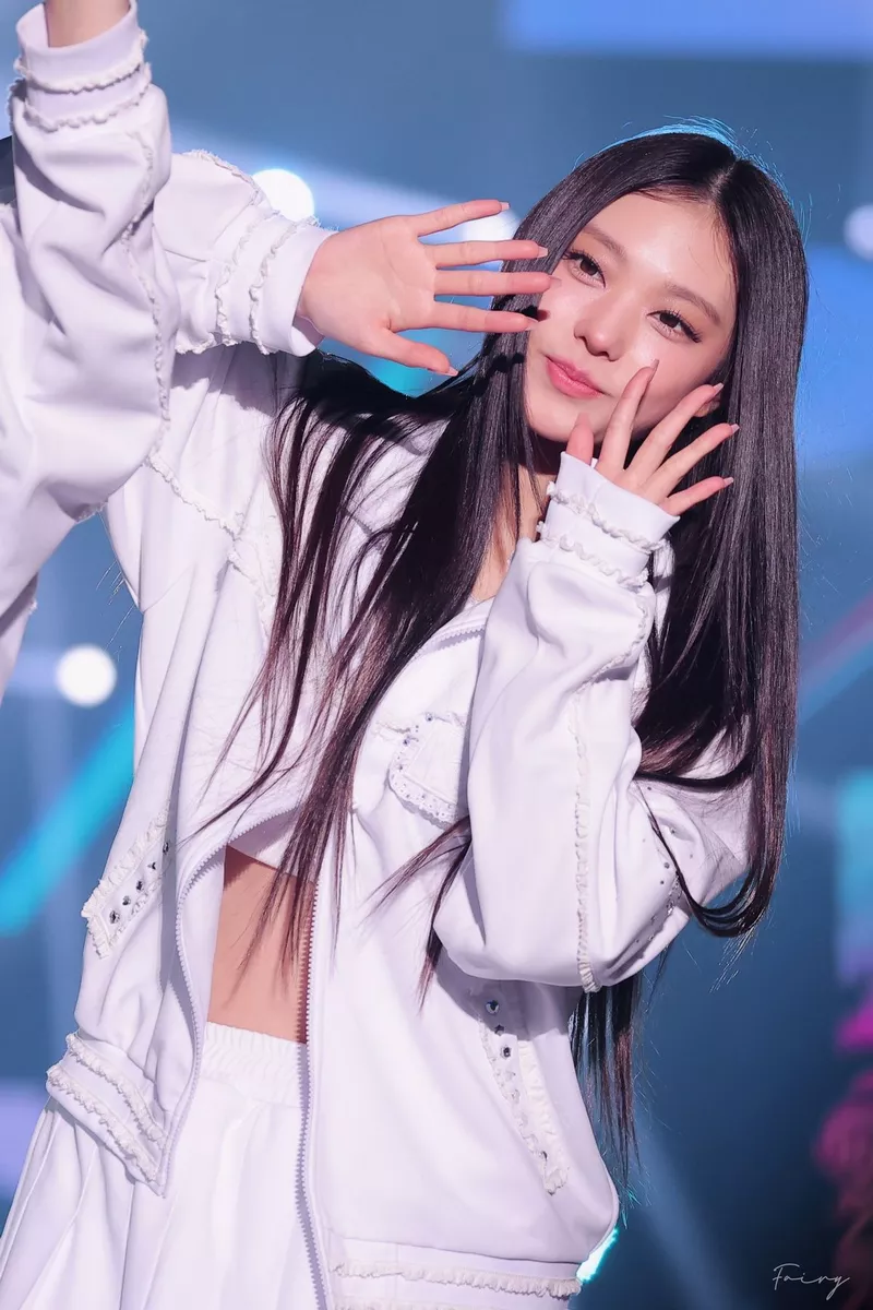 Ảnh Hyein (NewJeans) Trong Tạo Hình Đáng Yêu Cùng Nhóm
