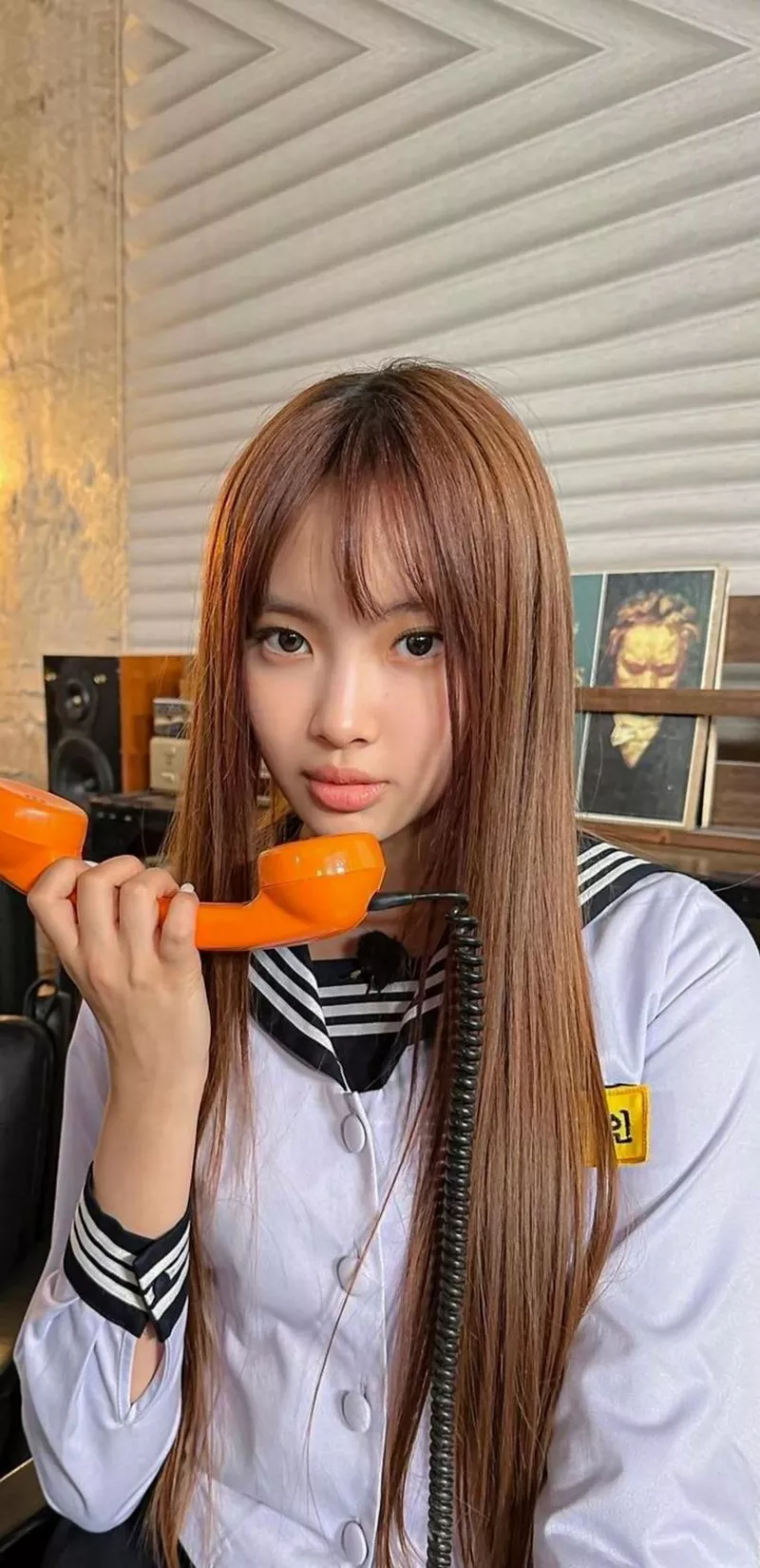 Ảnh Hyein (NewJeans) Trong Trang Phục Biểu Diễn Đầy Ấn Tượng