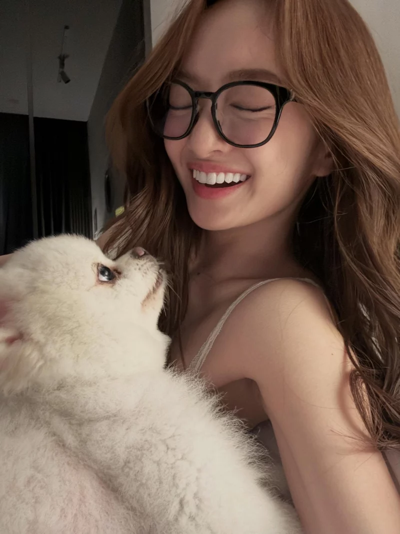 Ảnh Kaity Nguyễn cuốn hút trong khoảnh khắc xuất hiện trên thảm đỏ