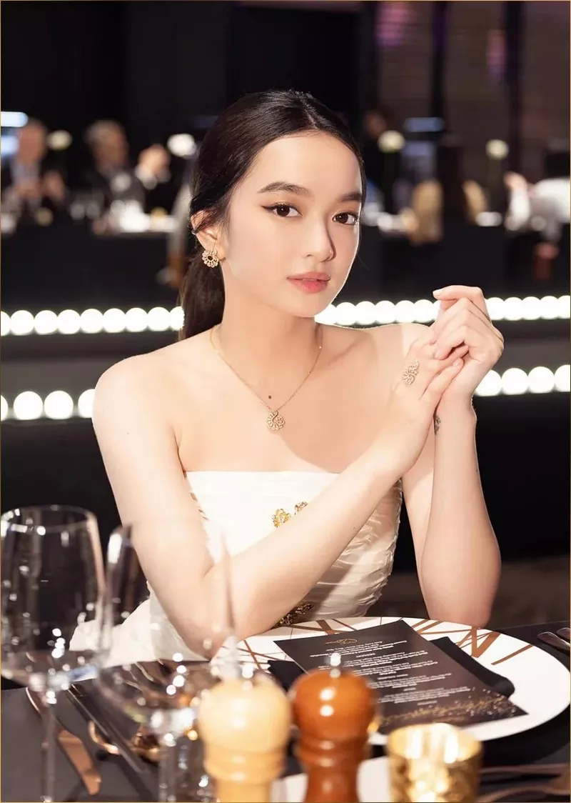 Ảnh Kaity Nguyễn đẹp rạng rỡ trong khoảnh khắc đời thường tự nhiên