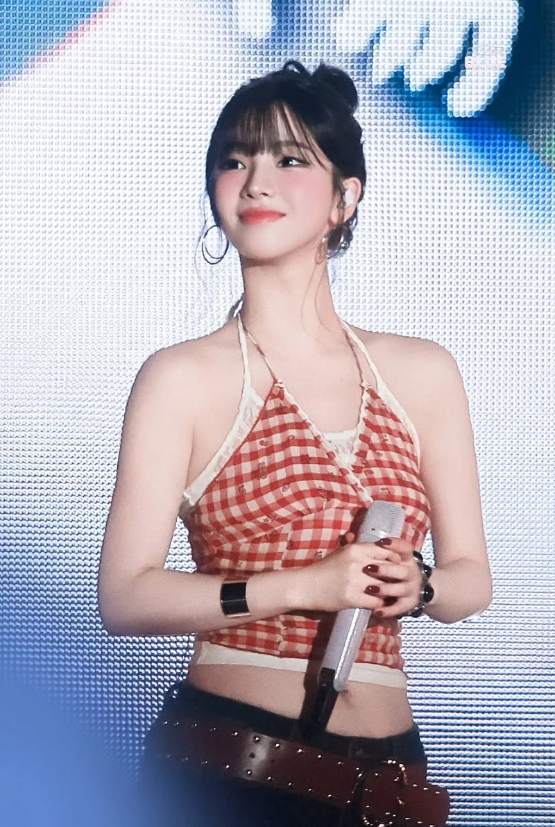 Ảnh Karina (aespa) Cùng Nụ Cười Rạng Rỡ Và Duyên Dáng