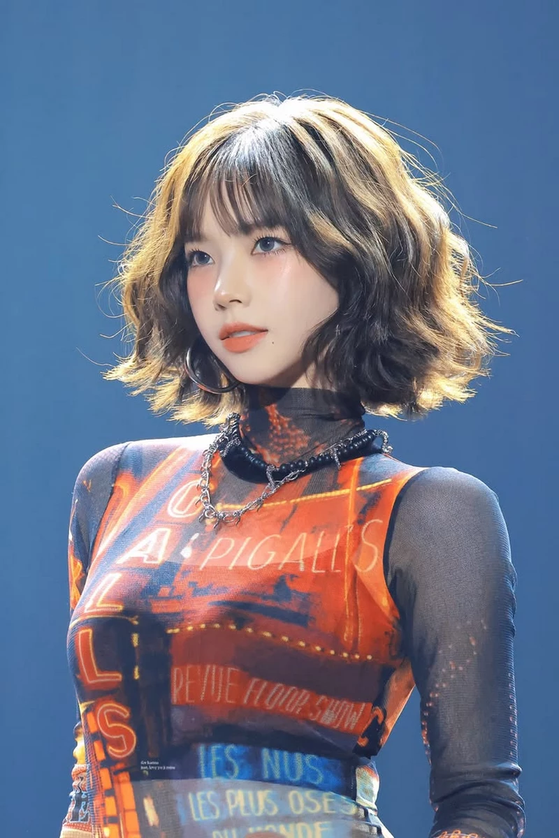 Ảnh Karina (aespa) Trong Bộ Trang Phục Thời Thượng