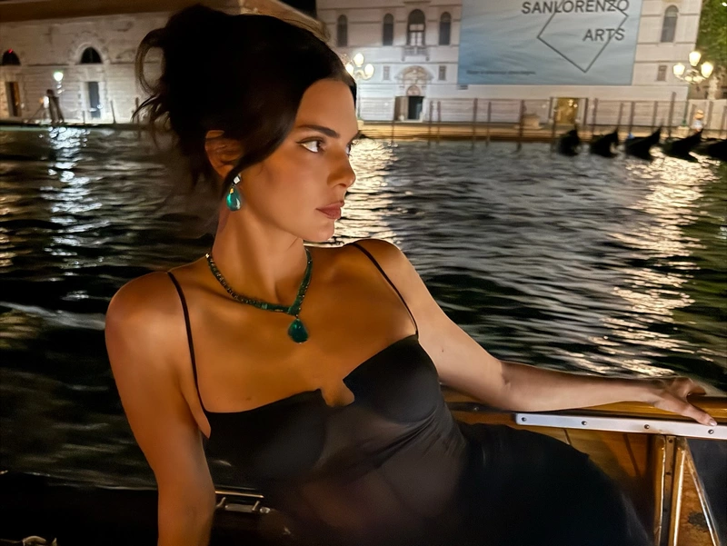 Ảnh Kendall Jenner Diện Trang Phục Thanh Lịch Và Cá Tính