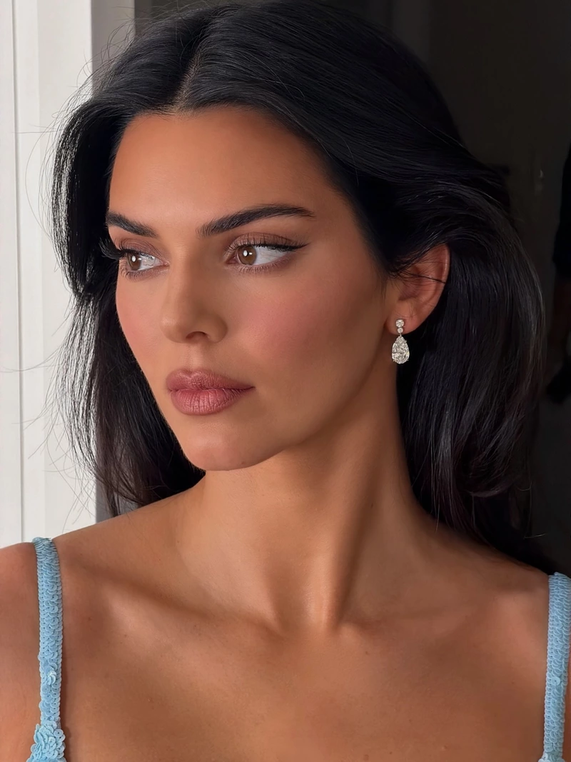 Ảnh Kendall Jenner Tỏa Sáng Trong Không Gian Thành Thị