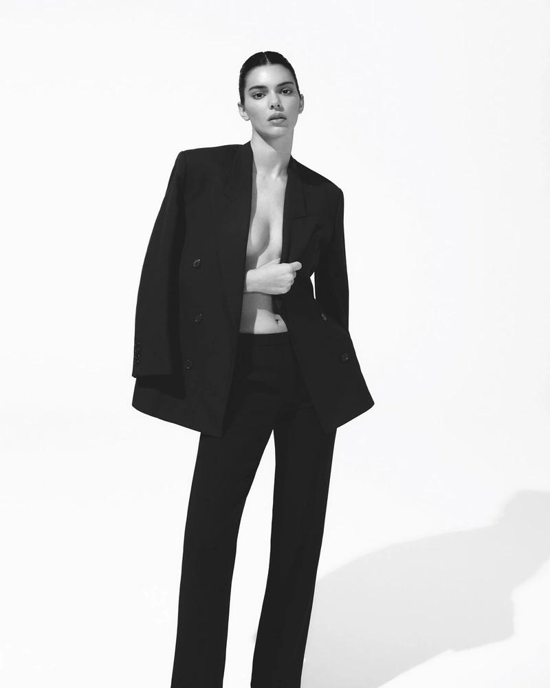 Ảnh Kendall Jenner Với Kiểu Tóc Và Trang Điểm Thời Thượng