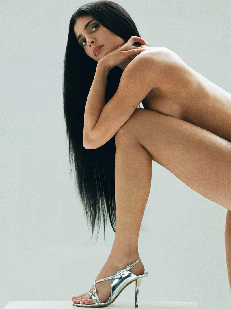 Ảnh Kylie Jenner Xuất Hiện Trong Trang Phục Nổi Bật Ảnh Kylie Jenner Xuất Hiện Trong Trang Phục Nổi Bật