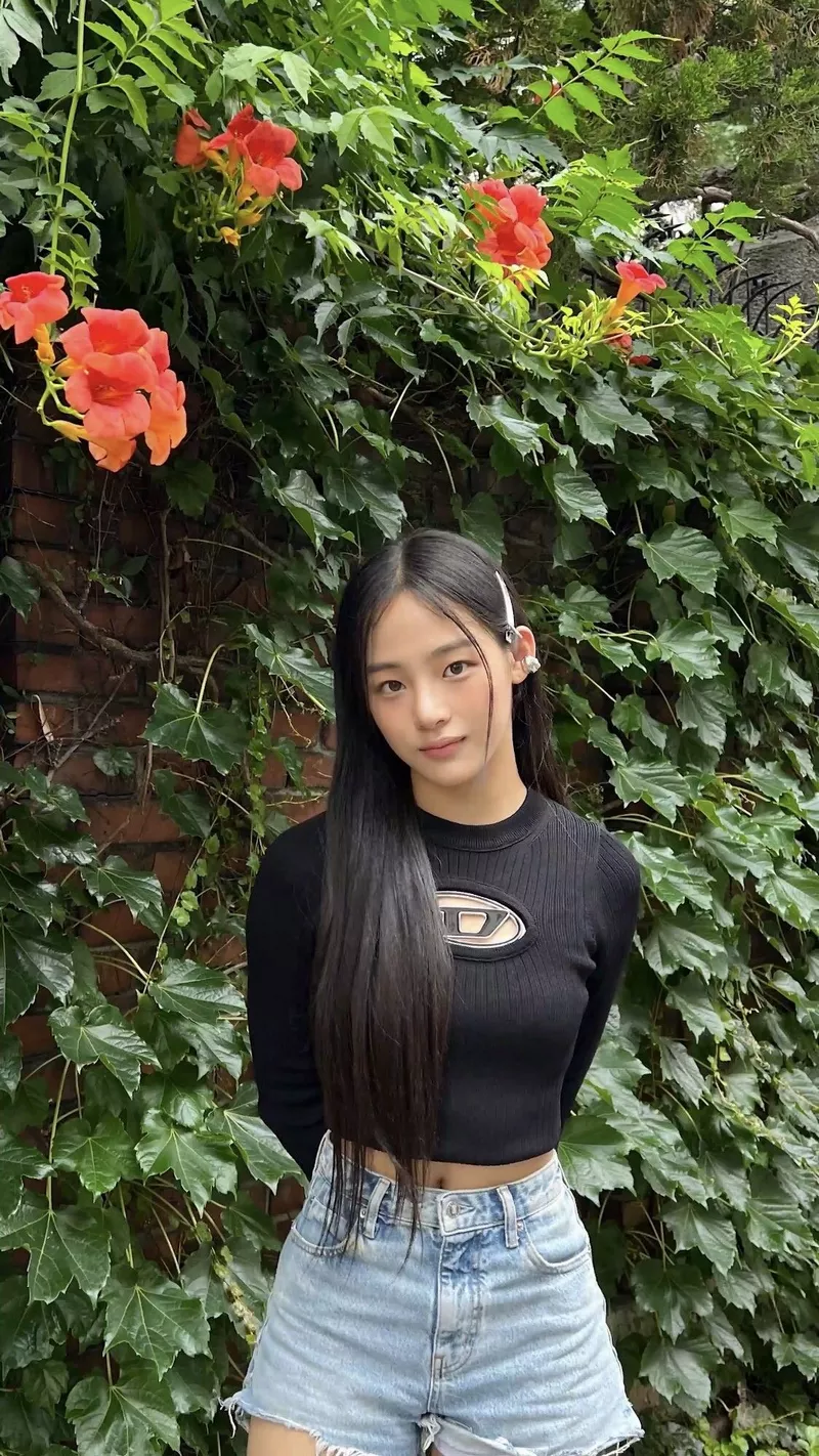 Ảnh Minji (NewJeans) Trong Concept Thời Trang Đầy Sáng Tạo Ảnh Minji (NewJeans) Trong Concept Thời Trang Đầy Sáng Tạo