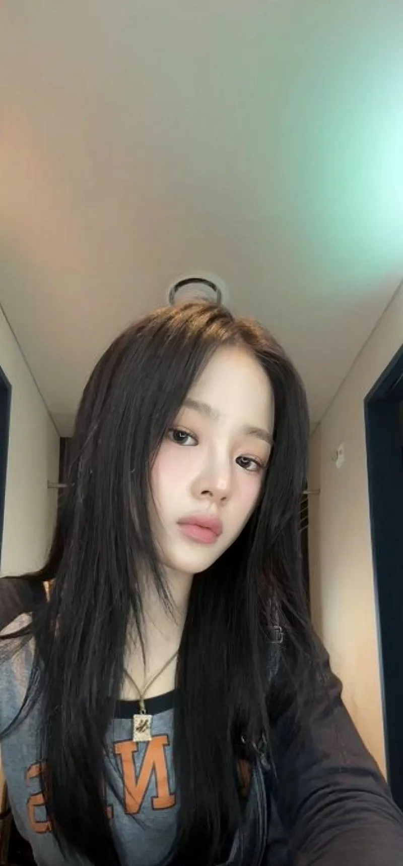 Ảnh Minji (NewJeans) Với Thần Thái Tự Tin Và Chuyên Nghiệp Ảnh Minji (NewJeans) Với Thần Thái Tự Tin Và Chuyên Nghiệp