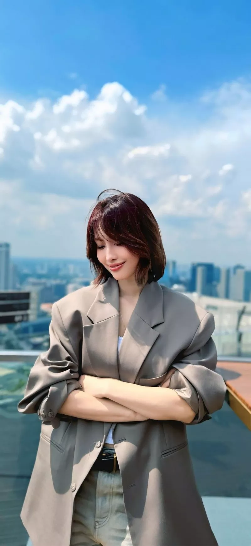 Ảnh Momo (TWICE) Trong Bộ Ảnh Mang Phong Cách Nghệ Thuật