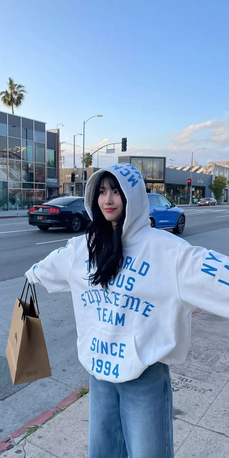 Ảnh Momo (TWICE) Trong Bộ Trang Phục Đen Sang Trọng