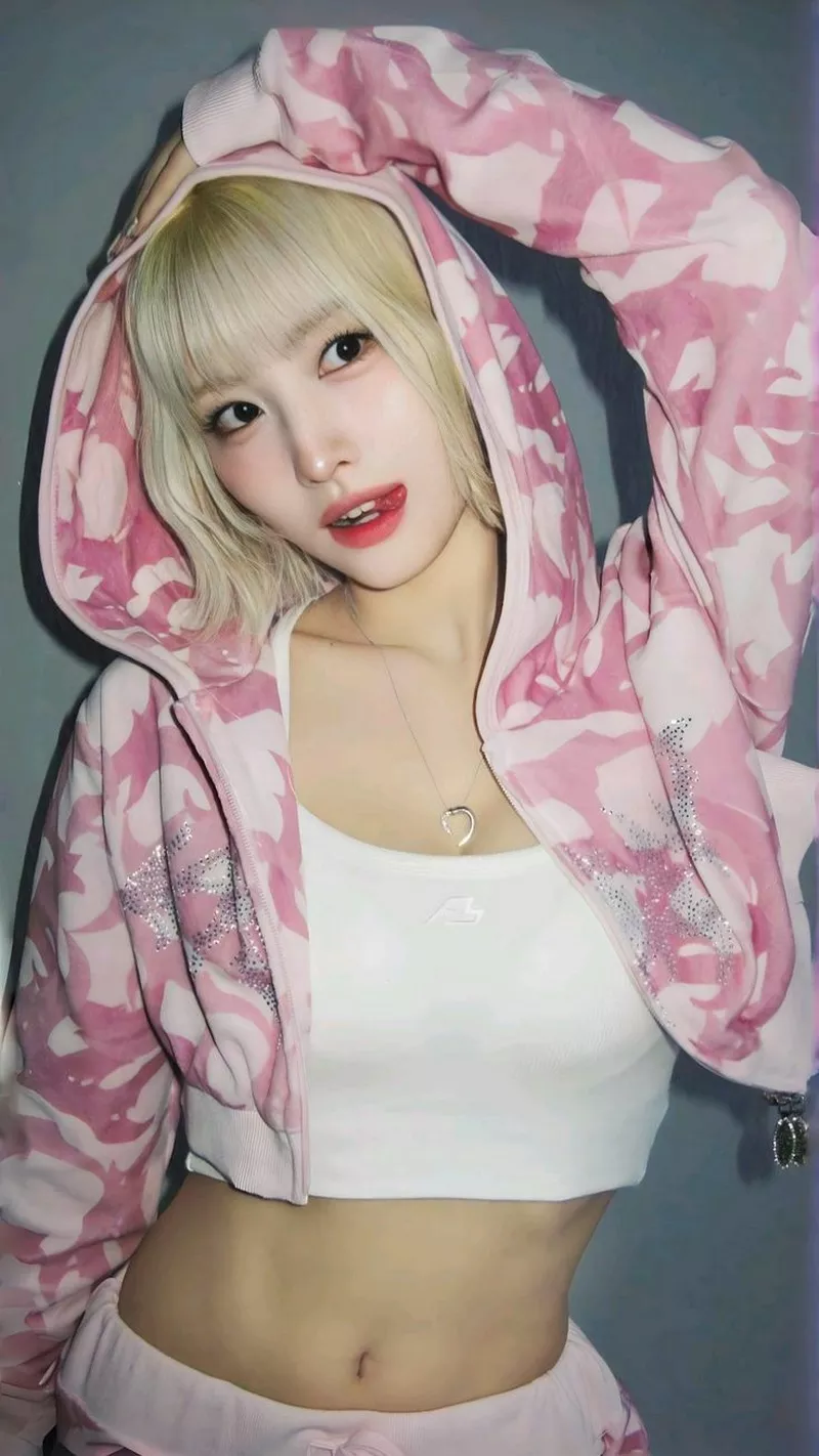 Ảnh Momo (TWICE) Trong Khoảnh Khắc Biểu Diễn Đầy Năng Lượng