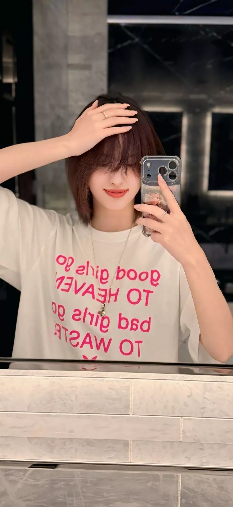 Ảnh Momo (TWICE) Trong Phong Cách Chụp Ảnh Thời Trang