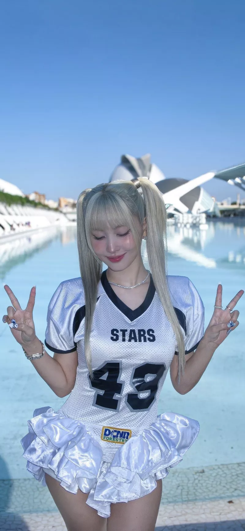 Ảnh Momo (TWICE) Với Ánh Sáng Dịu Nhẹ Và Vẻ Đẹp Nổi Bật