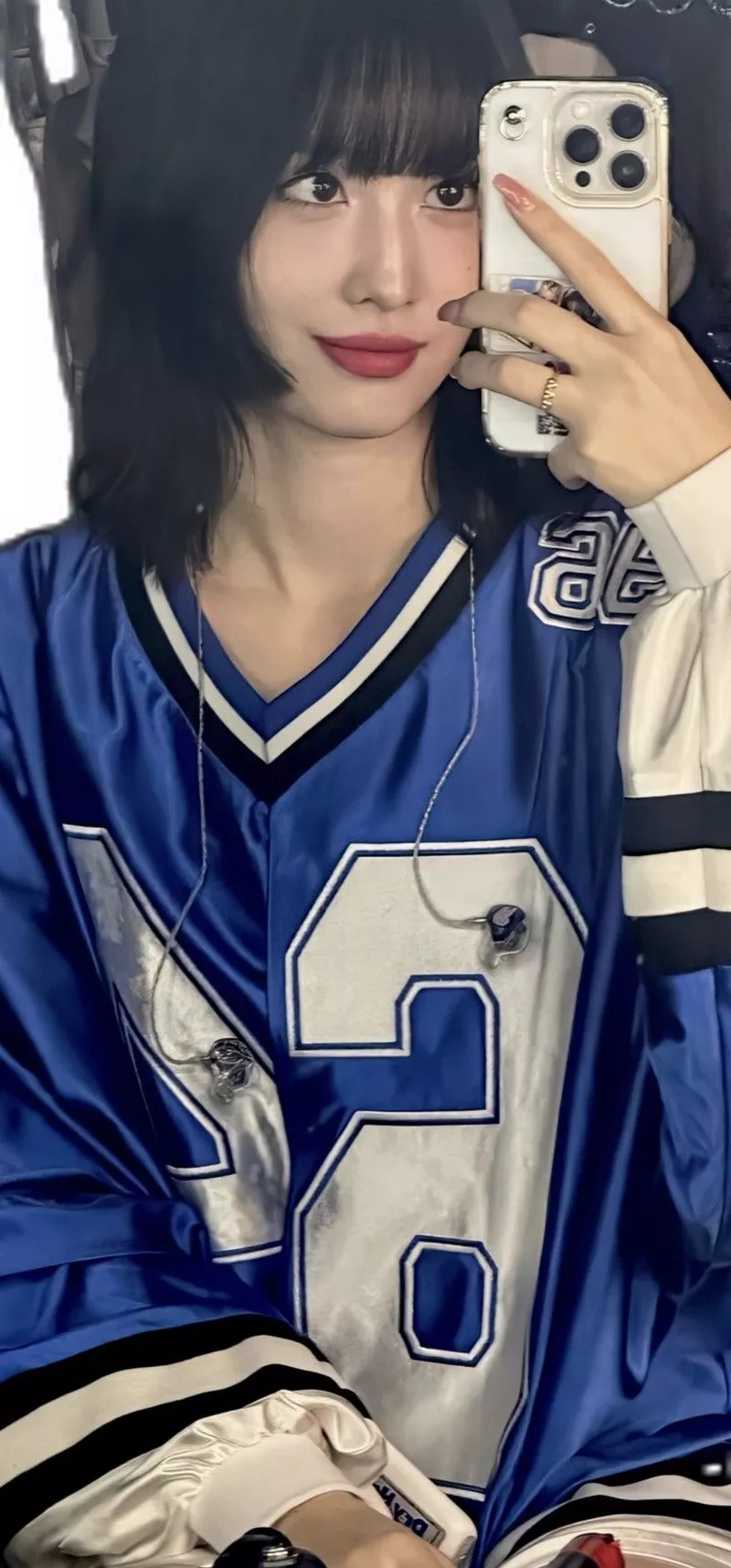 Ảnh Momo (TWICE) Với Kiểu Tóc Ấn Tượng Và Vẻ Đẹp Thanh Tú