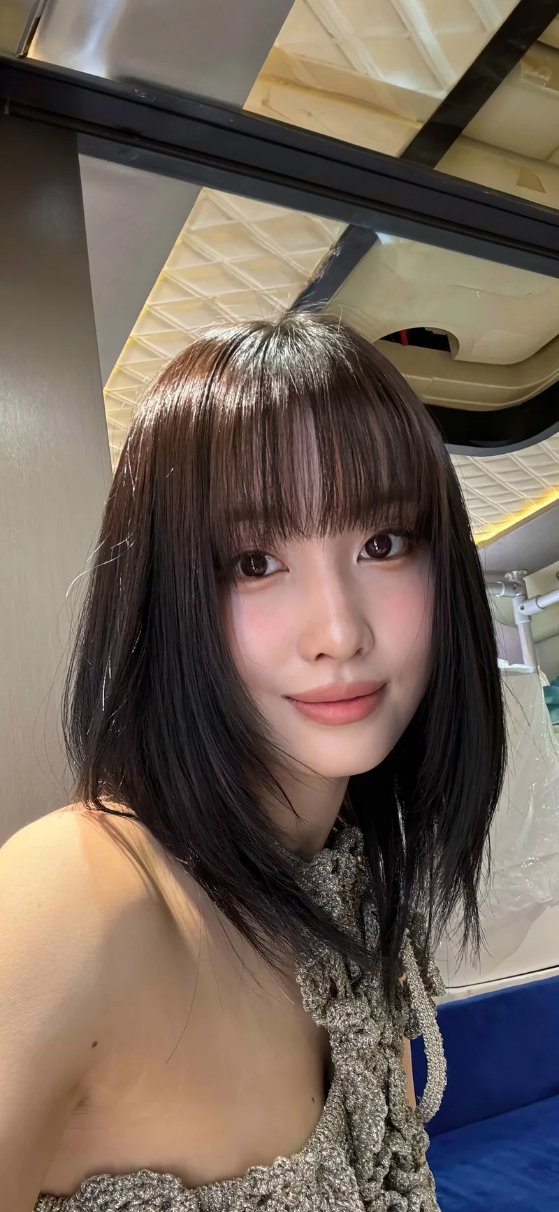 Ảnh Momo (TWICE) Với Phong Cách Kpop Hiện Đại Và Cá Tính