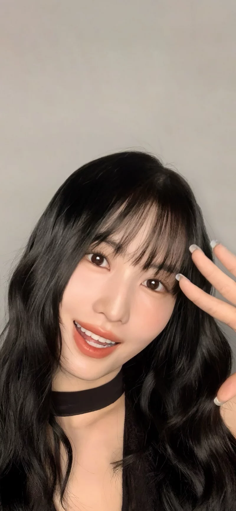 Ảnh Momo (TWICE) Với Tạo Hình Trẻ Trung Và Tươi Sáng