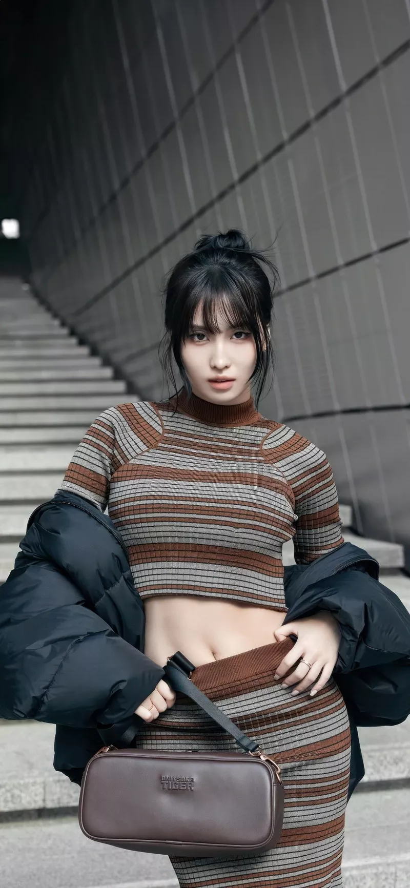 Ảnh Momo (TWICE) Với Thần Thái Tự Tin Trước Ống Kính