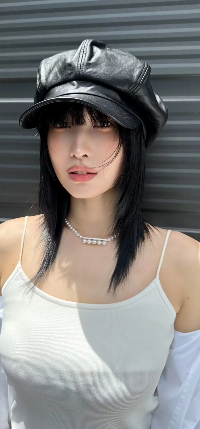 Ảnh Momo (TWICE) Với Trang Phục Trắng Thanh Lịch Và Tinh Tế