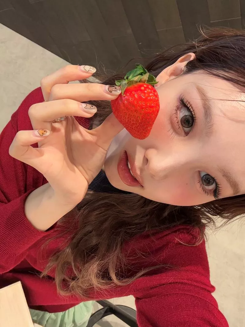 Ảnh Nayeon (TWICE) Trong Khoảnh Khắc Biểu Diễn Đầy Năng Lượng