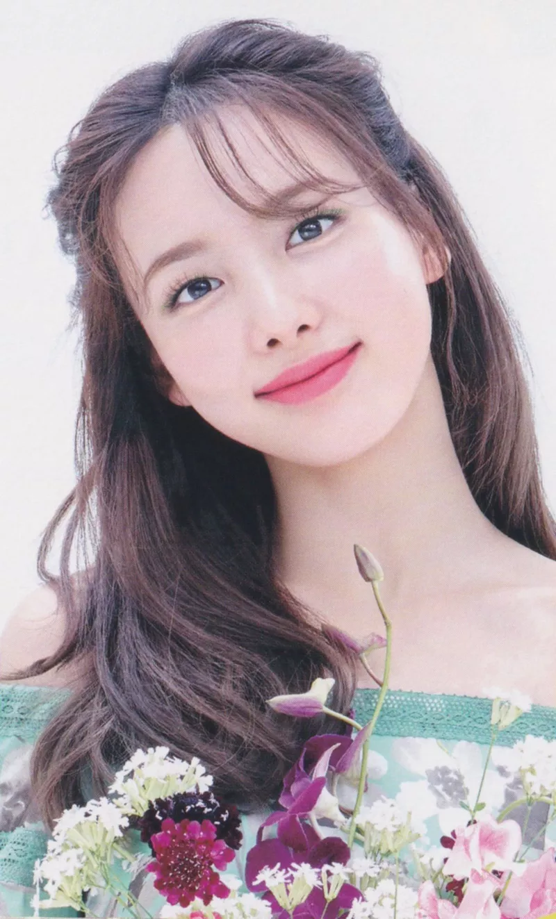 Ảnh Nayeon (TWICE) Trong Tạo Hình Nữ Thần Kpop Đầy Nổi Bật