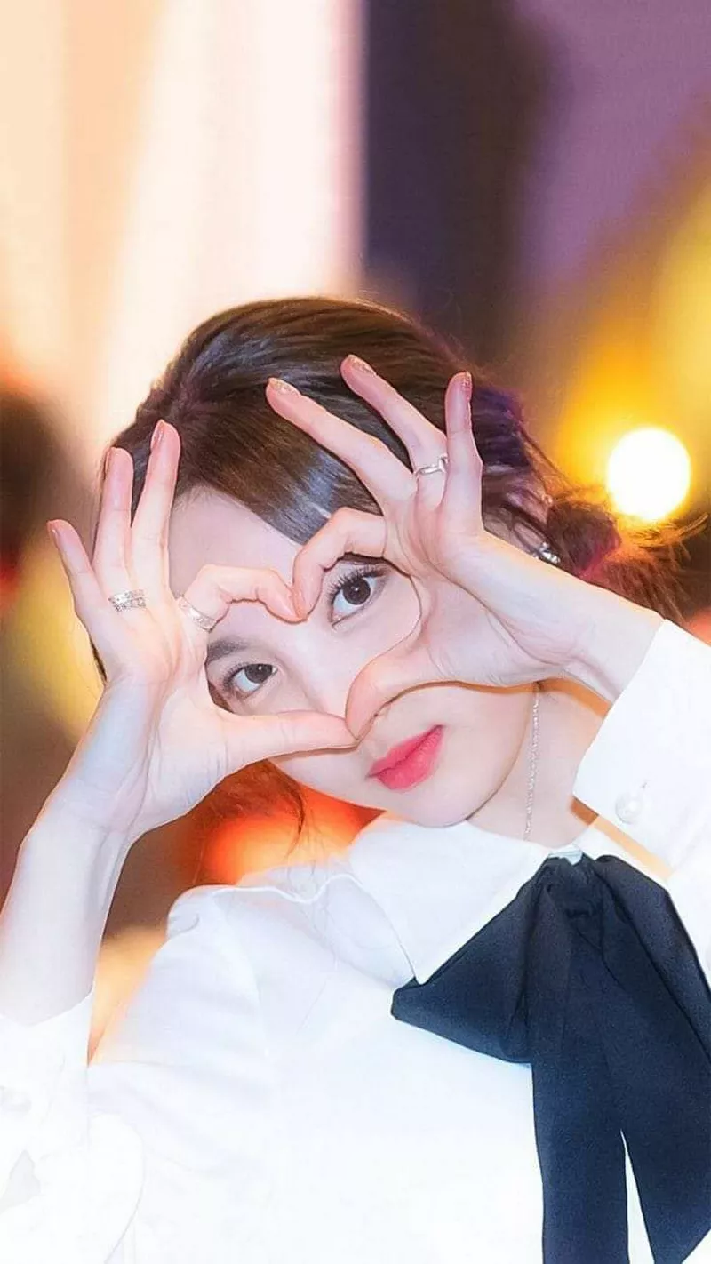 Ảnh Nayeon (TWICE) Trong Tạo Hình Thanh Lịch Và Thời Thượng