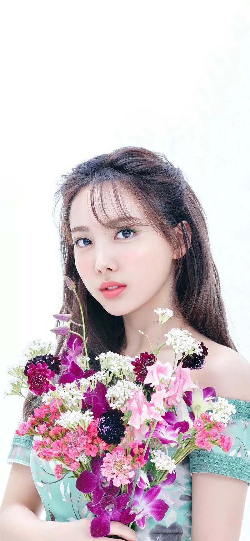Ảnh Nayeon (TWICE) Với Nụ Cười Tỏa Nắng Và Phong Thái Rạng Rỡ