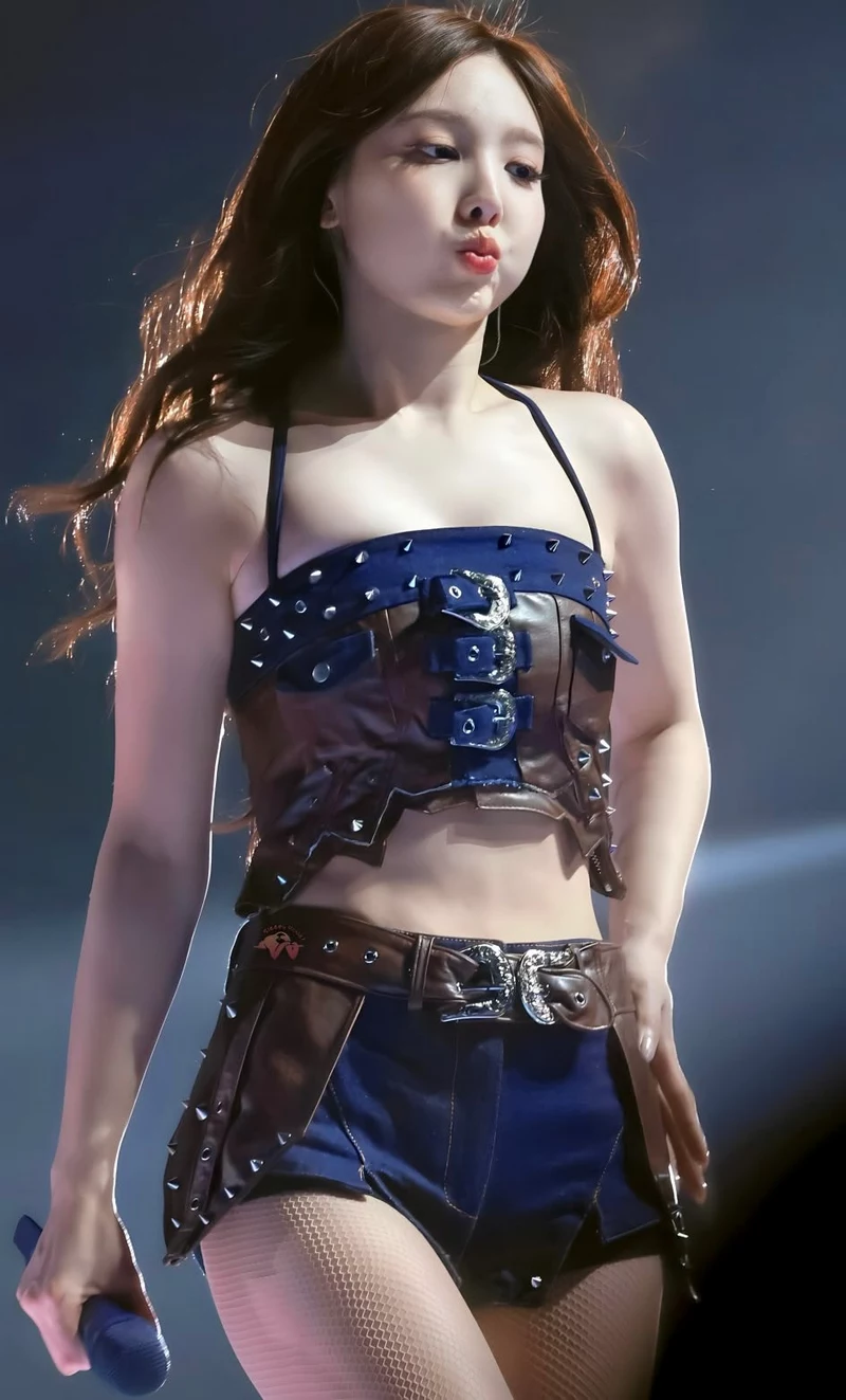 Ảnh Nayeon (TWICE) Với Vẻ Đẹp Tự Nhiên Và Thanh Tú