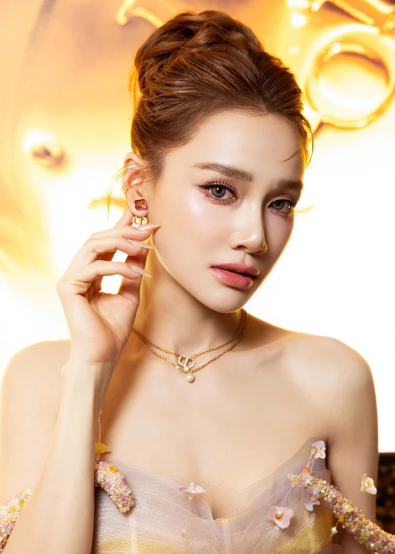 Ảnh Nhã Phương cuốn hút trong những khoảnh khắc đời thường tự nhiên