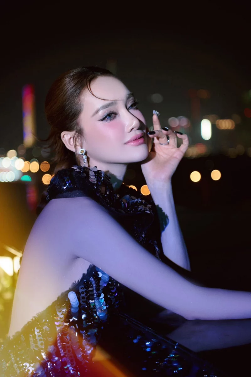 Ảnh Nhã Phương duyên dáng với vẻ đẹp nữ tính và nhẹ nhàng