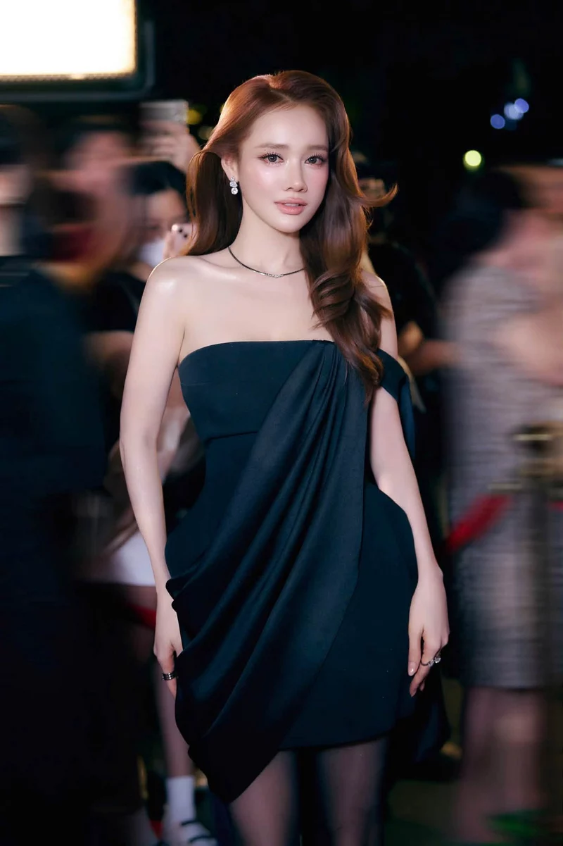 Ảnh Nhã Phương thanh lịch trong khoảnh khắc tạo dáng đầy thần thái